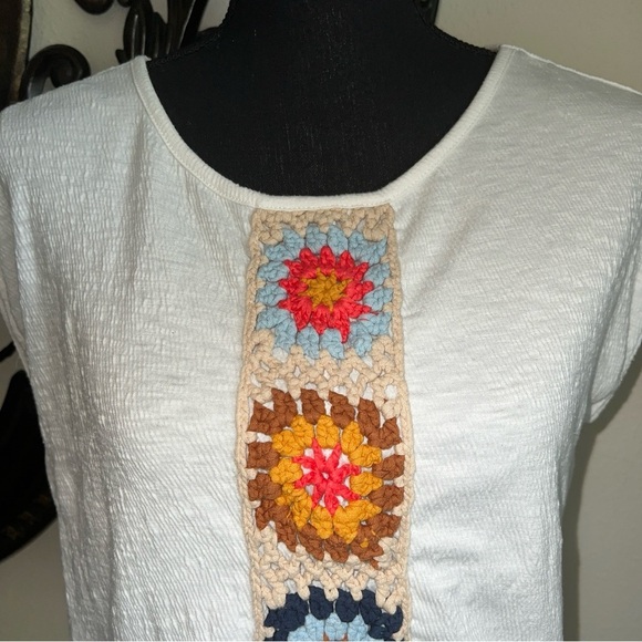 THML Women’s White Crinkle Crewneck Sleeveless Pullover Top Crotchet Accents M - Picture 3 of 14